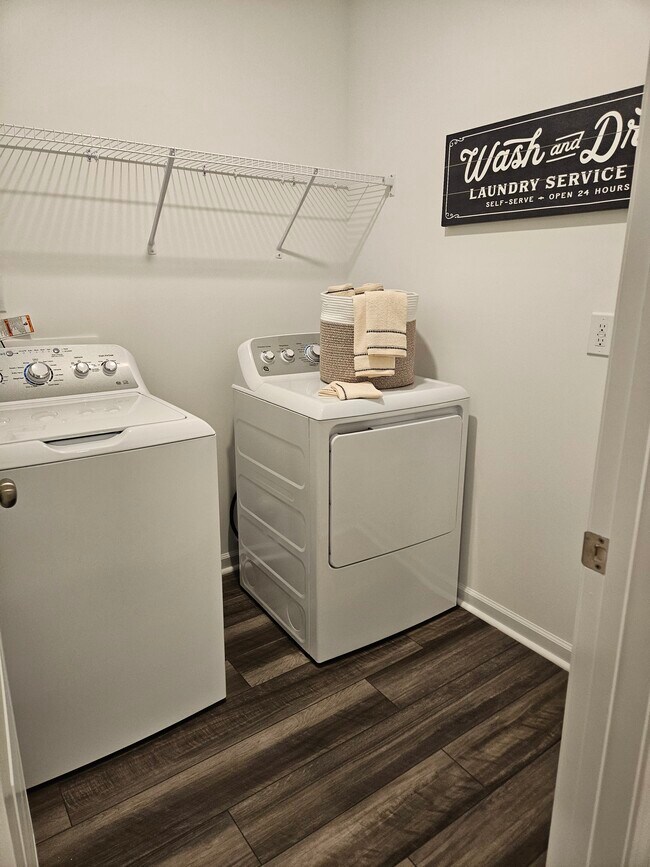 Building Photo - 868 Pilot St