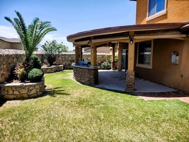 Building Photo - Dazzling Two Story Westside Home With Refrigerated Air Located In Quiet Neighborhood