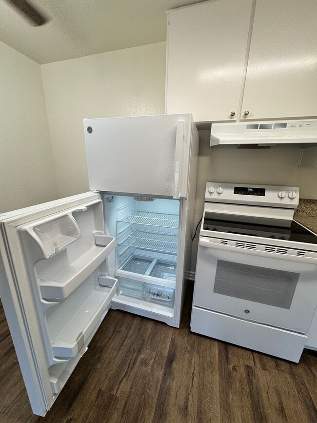 Building Photo - 1 Bedroom, 1 Bath - 55+ Senior Living Comm...