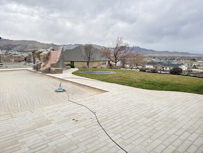 Building Photo - 14328 S Log Home Ln