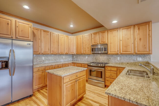 Building Photo - 140 Lions Ln