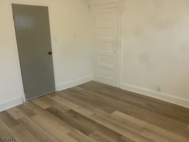 Building Photo - 523 Franklin St