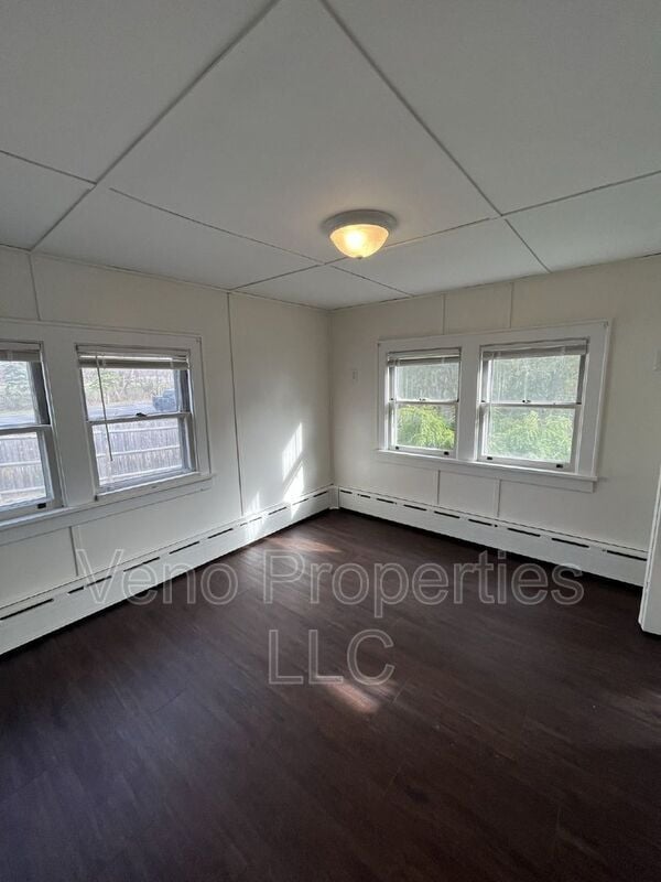 Building Photo - 32 Russell Rd