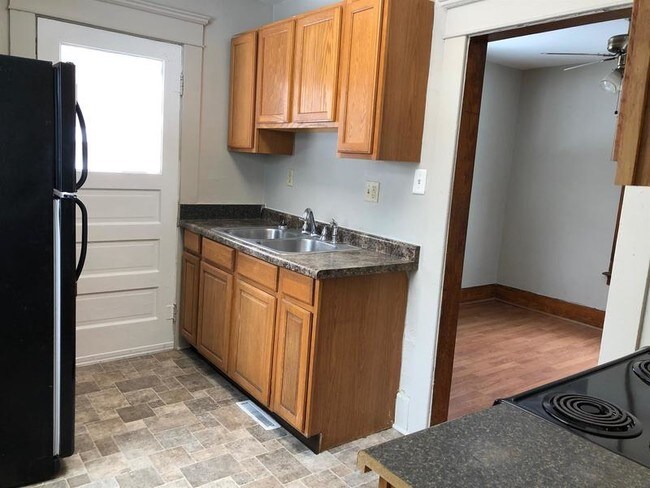 Building Photo - 1410 N Chestnut St