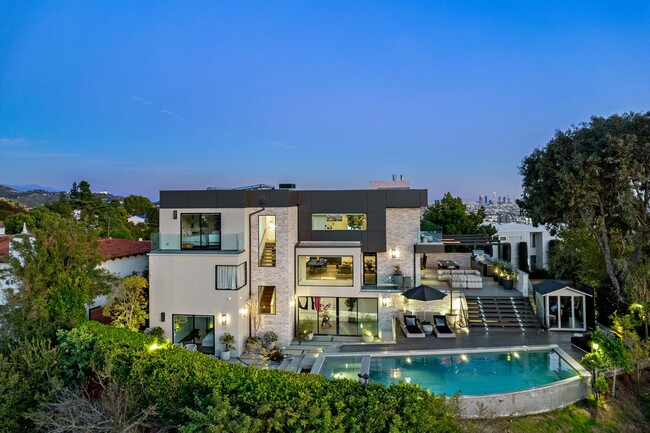 Building Photo - Prestigious Hollywood Hills Home for Rent