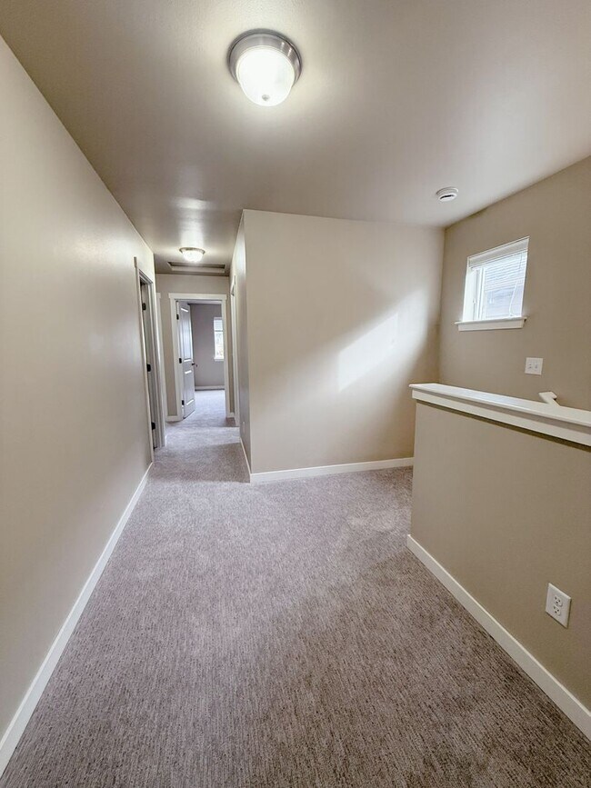 Building Photo - Charming 3bed/2.5 bath House!