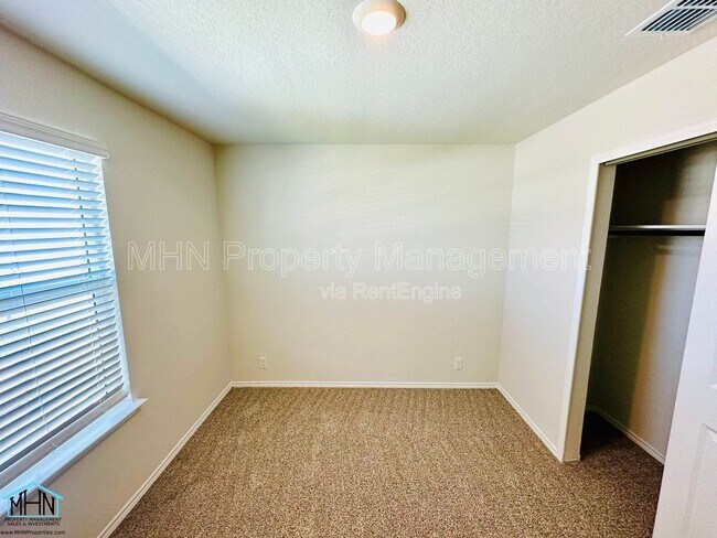 Building Photo - 14402 Navidad Pike