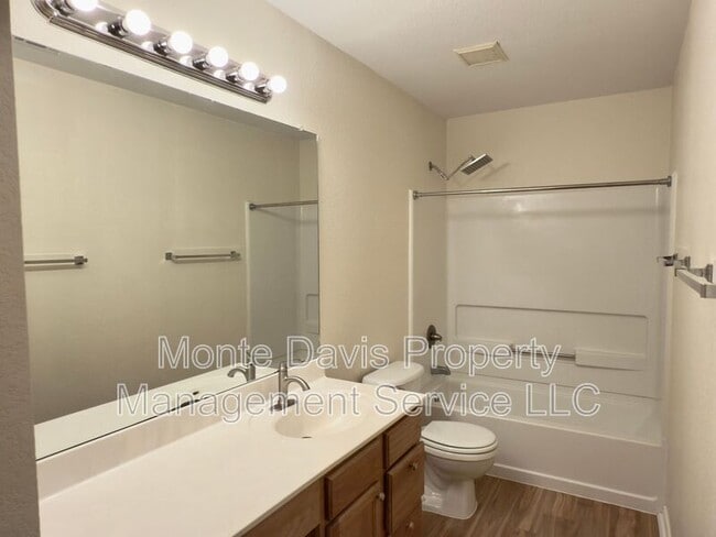 Building Photo - 1206 Devil Ridge