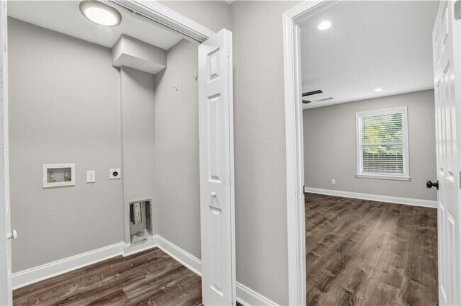 Building Photo - 2866 Belvedere Ln