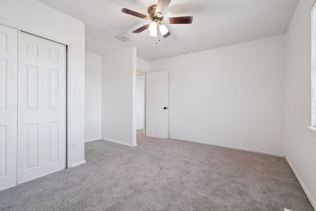 Building Photo - 3-Bedroom Home Near Dining, Shopping & Broadway Extension