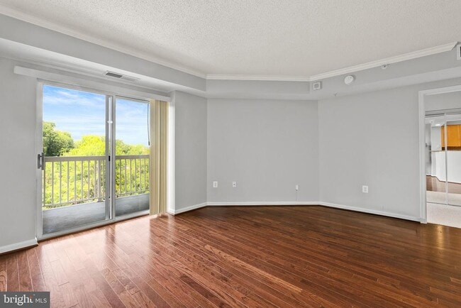 Building Photo - 3101 N Hampton Dr