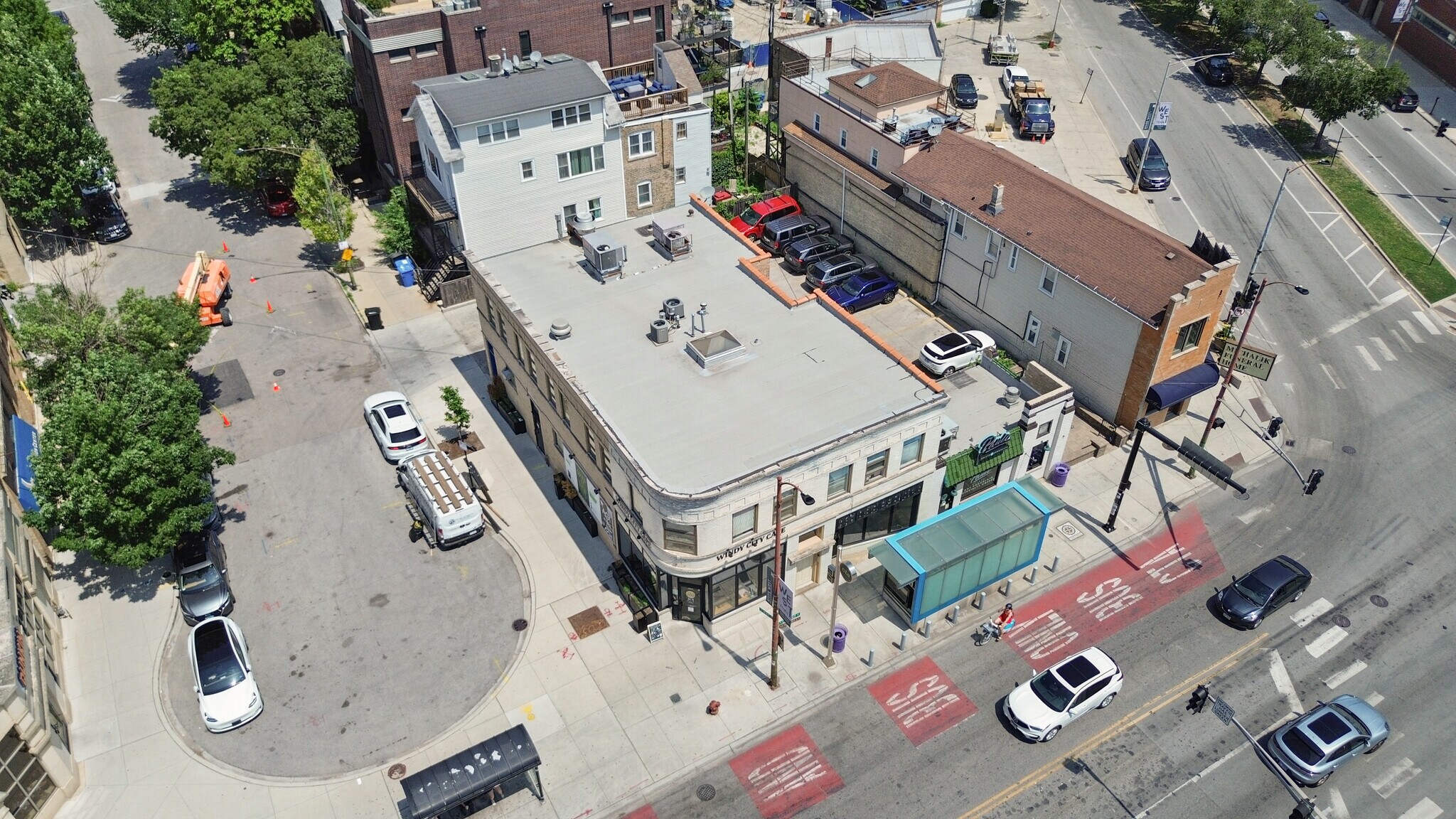 Building Photo - 1058 W Chicago Ave