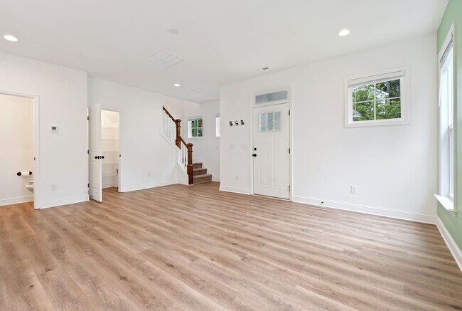 Building Photo - 2804 Cannada Ave