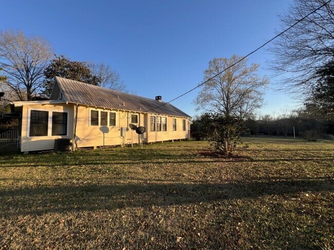 Building Photo - Large Country Home with Loft, Office/Flex Room & Granite Counters