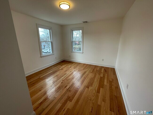 Building Photo - 471 Marlborough Terrace