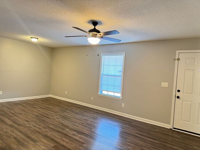 Building Photo - 3895 Northeast Dr