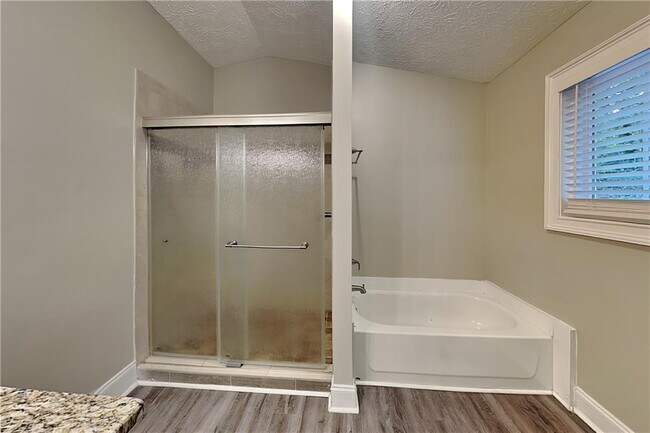Building Photo - 213 Brolley Woods Dr