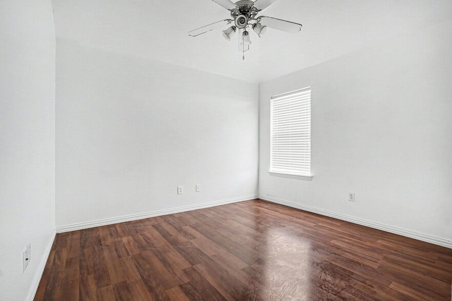 Building Photo - 3023 Riverwood Ln