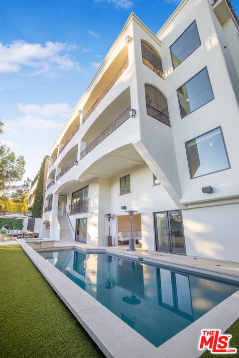 Building Photo - 7212 Mulholland Dr