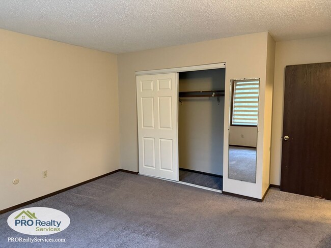 Building Photo - 2 Bedroom Townhome **50% off January or February's Rent with a January or February 2026 Move In**