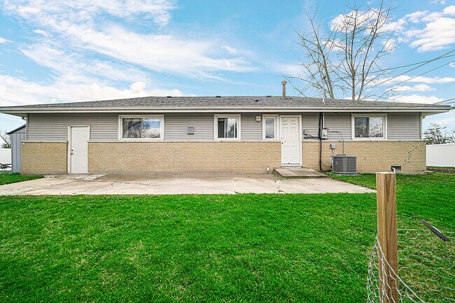 Building Photo - 310 Maricopa Ln