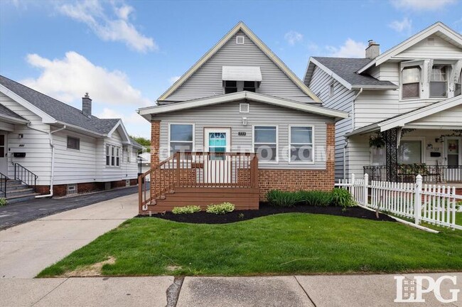 Building Photo - 533 Raymer Blvd