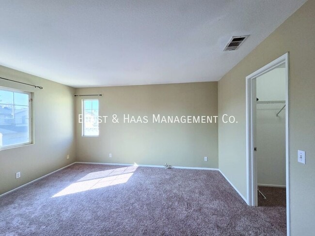 Building Photo - 2931 N Santa Fe Pl