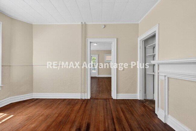 Building Photo - 106 Grove St