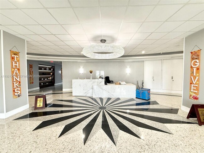 Building Photo - 3140 S Ocean Dr