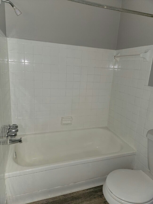 Building Photo - 13430 Euclid Ave