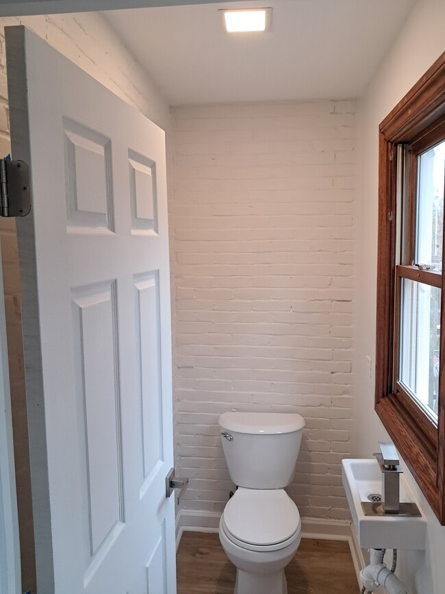 Building Photo - 941 Sargent Ave