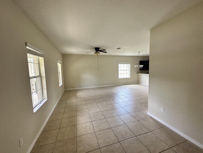 Building Photo - 6825 Sundrop St