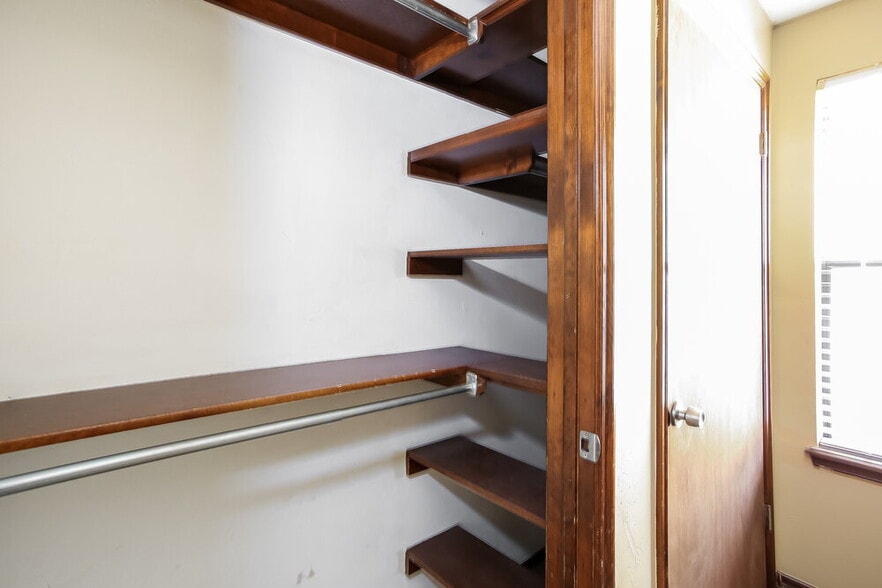 Building Photo - 808 Waterview Rd