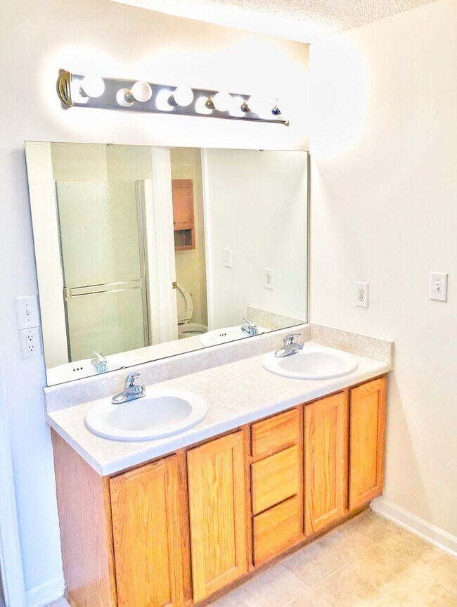 Building Photo - APPLICATION RECEIVED! Beautiful Must See 3 Bedroom with Deck and Garage, minutes from Duke!