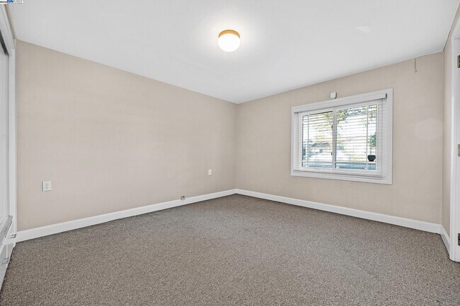 Building Photo - 2438 Upland Dr