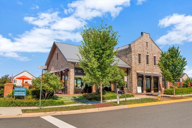 Building Photo - Great rental in Embrey Mill!