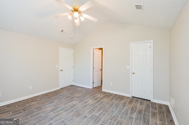 Building Photo - 65 Laurel Ridge Ct