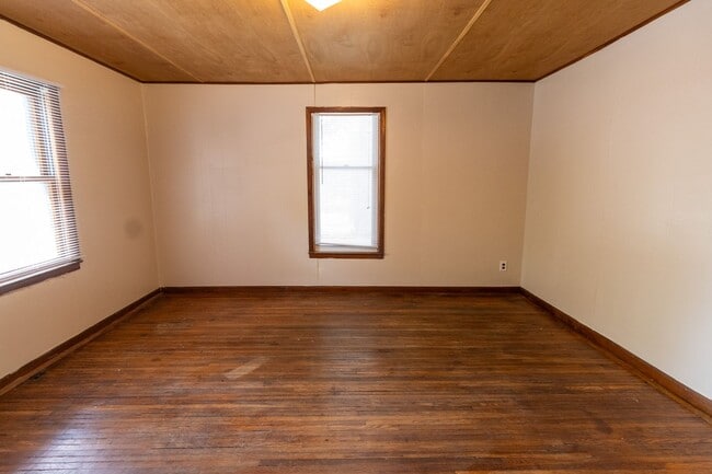 Building Photo - 1403 Hinkson Ave
