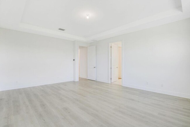 Building Photo - 5667 Delacroix Ter