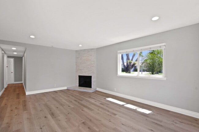 Building Photo - 16572 Tripp Cir