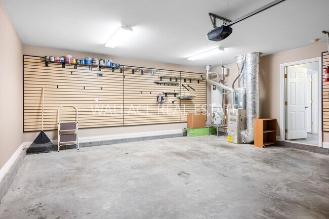Building Photo - PRICE REDUCTION!!  FARRAGUT: TWO STORY 3 B...