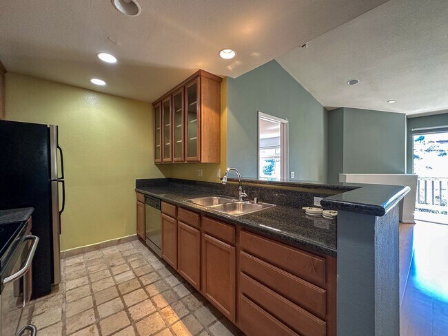 Building Photo - 7160 Shoreline Dr