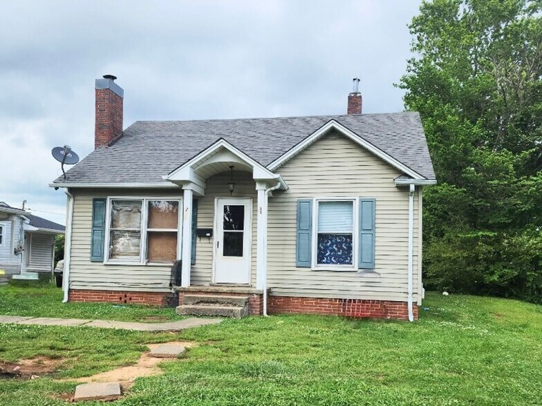 Building Photo - 214 King St