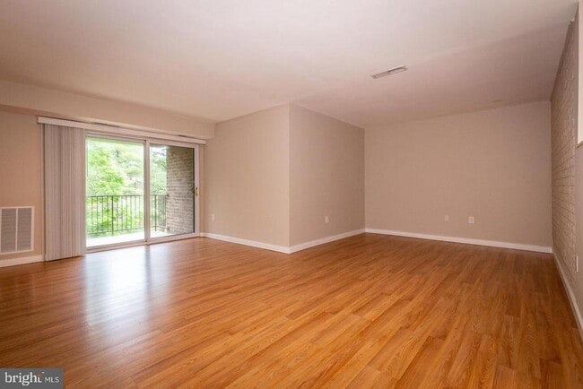 Building Photo - 9 Silverwood Cir