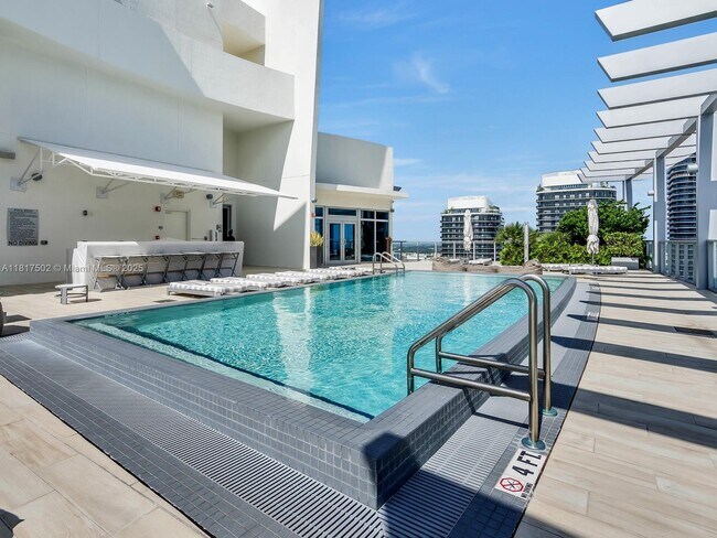 Building Photo - 1100S S Miami Ave