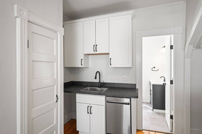 Building Photo - 35 Saratoga Ave