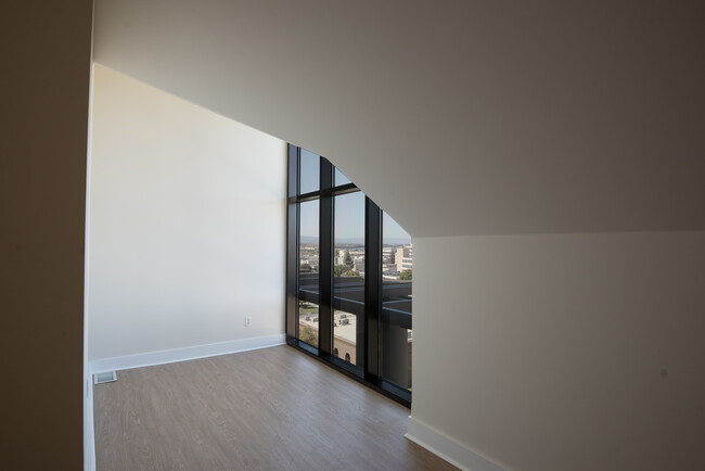 Building Photo - The Penthouses at Vendome Place
