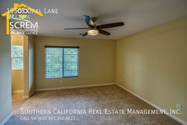 Building Photo - Two Bedroom Townhome in Santa Clarita