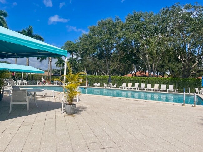 Building Photo - 9709 Shadybrook Dr