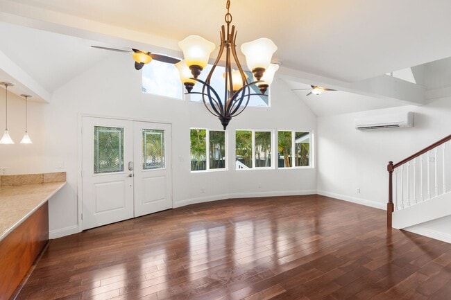 Building Photo - Kahala Home 5 bedroom 4 bath with Large Yard